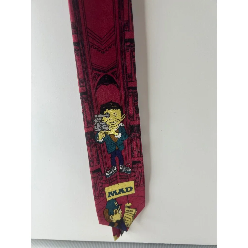 Vintage 1992 MAD Magazine Alfred E Neuman‎ Silk Tie Red Burgundy Camera NWT 90s